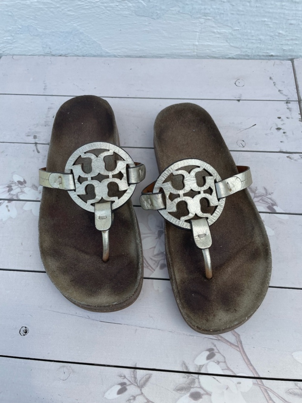 Tory Burch Metallic Silver Logo Thong Sandals on Brown Footbed